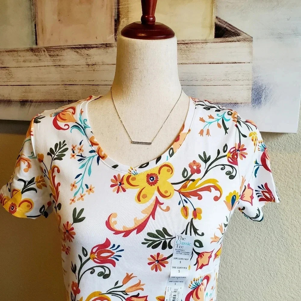 CROFT & BARROW | Essential V-Neck T-Shirt in White Floral sz S - Picture 3 of 8